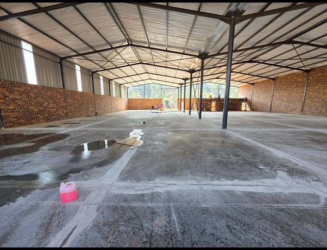 900M² WAREHOUSE TO LET IN AEROTON